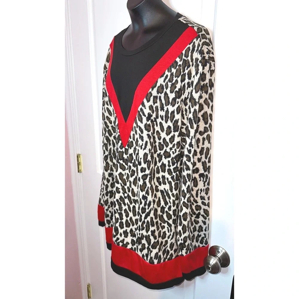 Sunshine & Rodeos Color block top with red trim - Picture 3 of 5